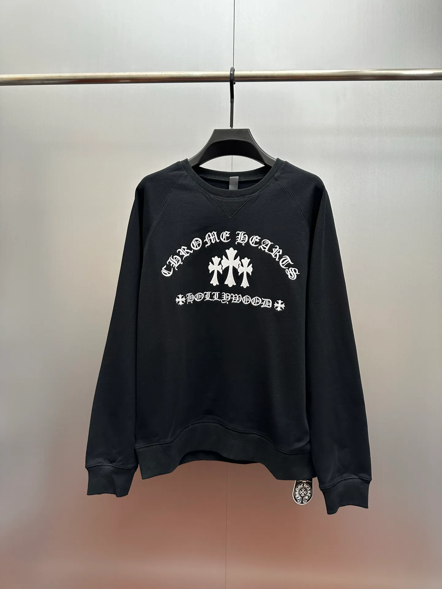 P410 Chrome Hearts cross embroidery sweatshirt, genuine product purchased and developed for 12000, 380g Korean cotton and linen sweatshirt 100% cotton, 380g 2*2 matching high-end fashion brand rib, cloth fermentation wash, imported embroidery, customized 1:1 hardware, customized 1:1 leather label, customized 1:1 trademark, loose version size: S M L XL